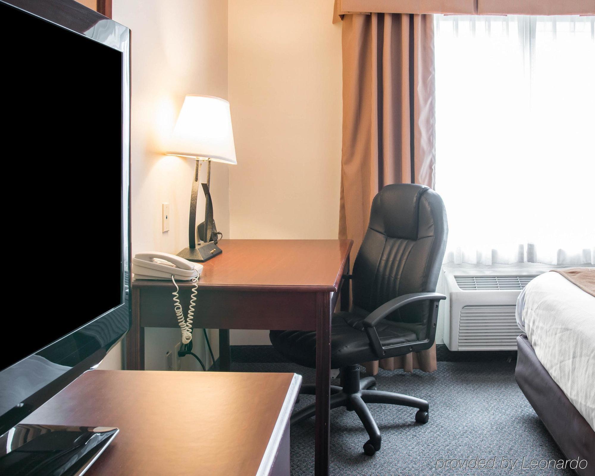 Comfort Suites Wixom Esterno foto