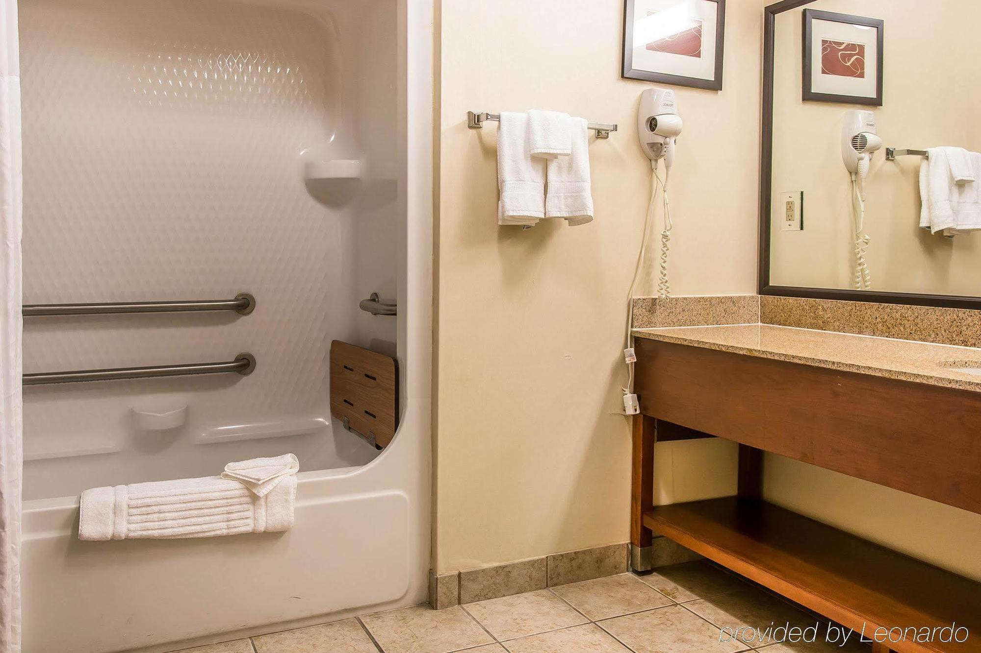 Comfort Suites Wixom Esterno foto