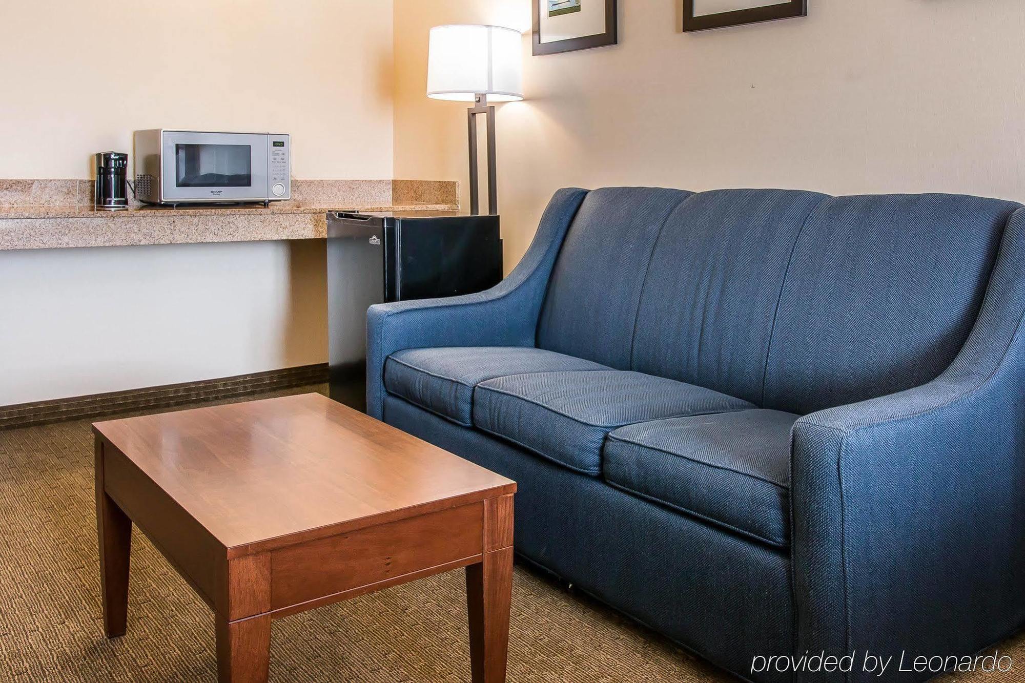 Comfort Suites Wixom Esterno foto