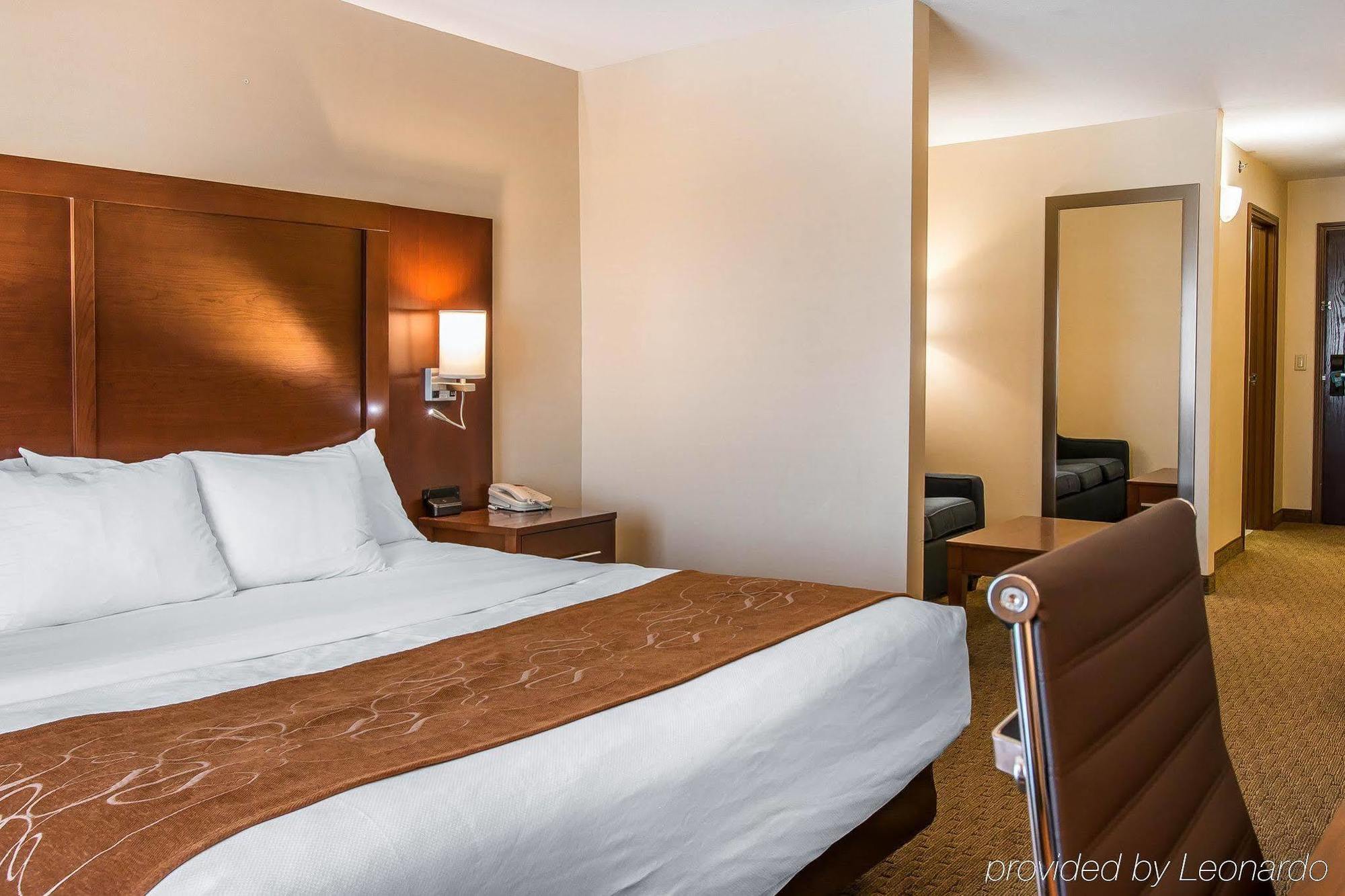 Comfort Suites Wixom Esterno foto